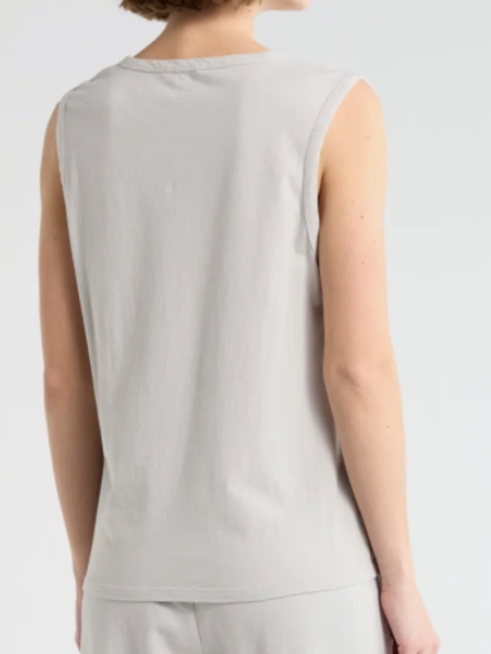 Standard James Perse 100% Cotton V Neck Tank Top Size: 2 - Picture 4 of 7